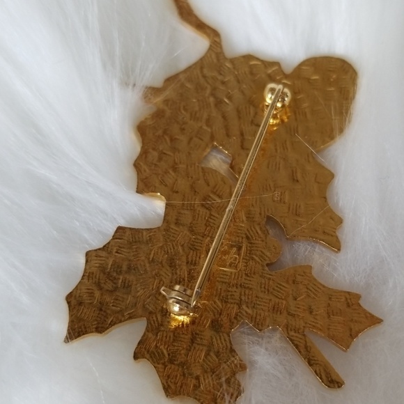 Cloisonne Enamel Pin Two Birds on Holly - Picture 2 of 3